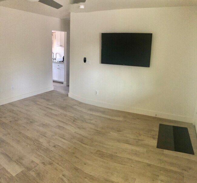 Foto del edificio - 738 W 13th St
