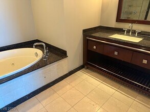 Building Photo - 2700 S Las Vegas Blvd