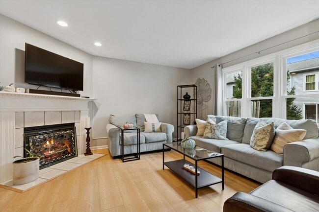 Foto del edificio - 1487 Hazelwood Ct