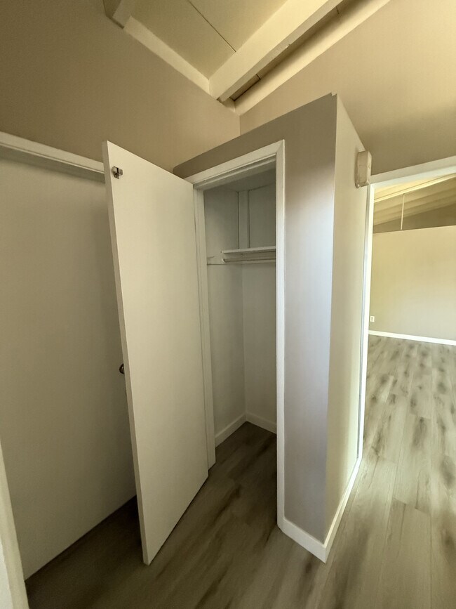 Foto del edificio - 4250 Kansas Ave