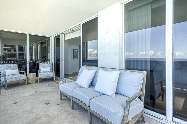 Foto del edificio - 19111 Collins Ave