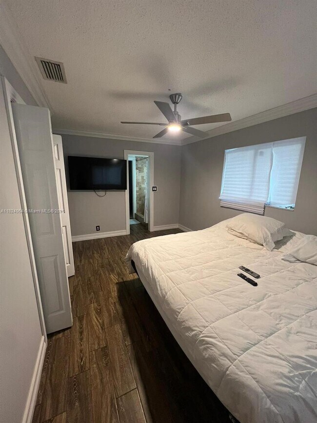 Foto del edificio - 225 NW 15th St