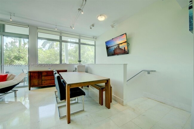 Building Photo - 1577 Bay 201 Bay
