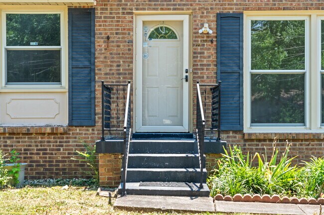 Building Photo - 208 Aster Dr