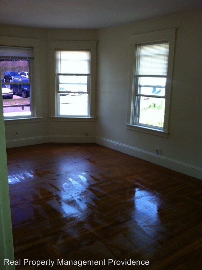 Building Photo - 2 br, 1 bath Apartment - 13-15 Rosebank Ave