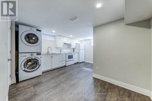 Building Photo - 607 Wychwood St