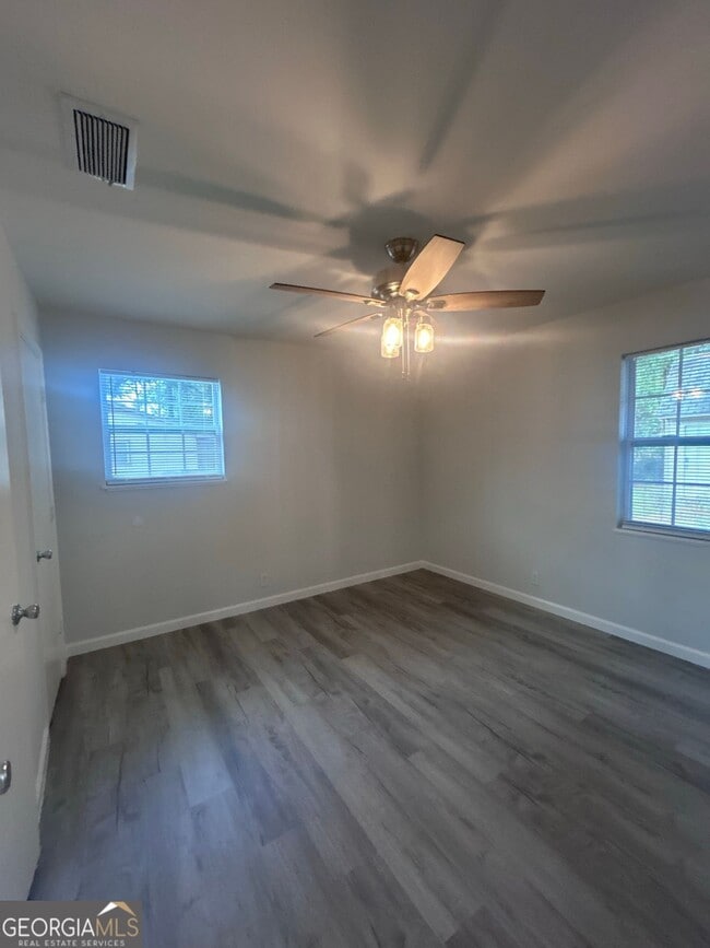 Building Photo - 655 Douglas Dr