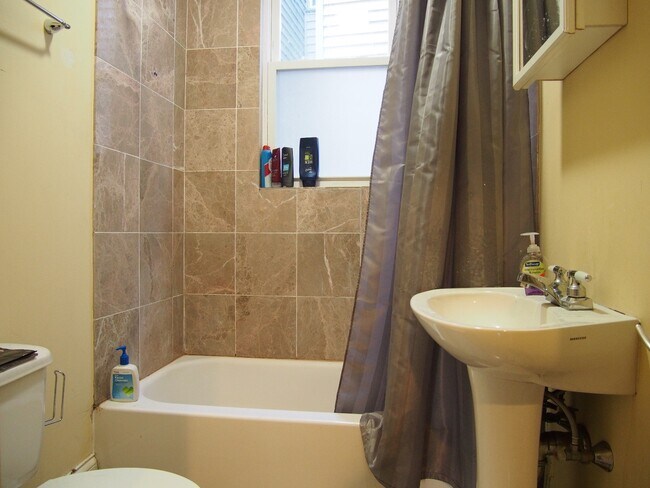 Foto del edificio - 731 Parker St