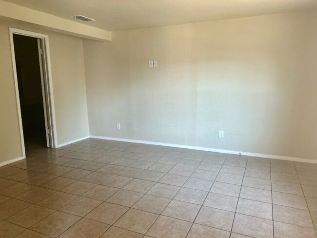 Foto del edificio - 3101 E Price St