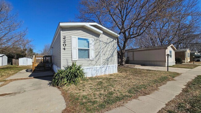 Foto del edificio - 2204 E Lockwood St