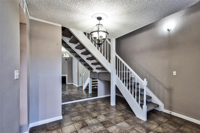 Building Photo - 2125 Augusta Dr