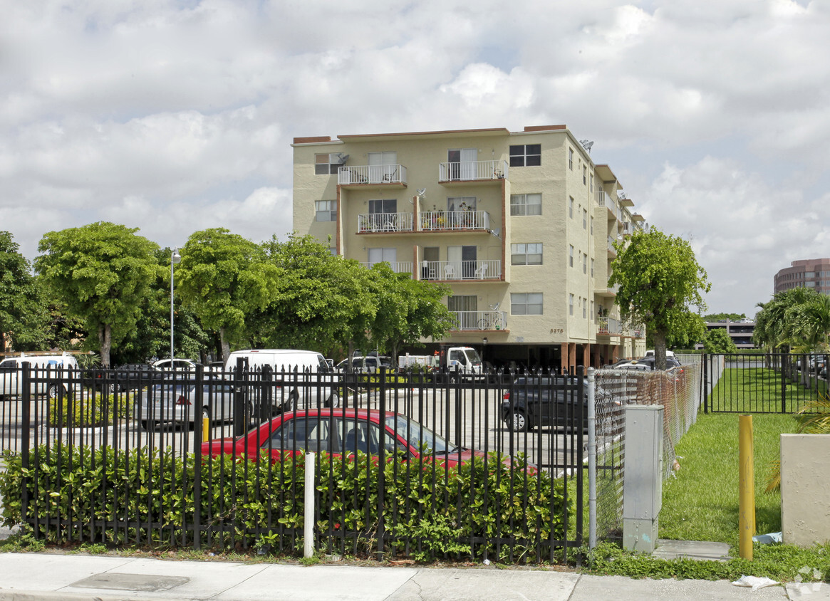 Town Lake Apartments - Blue Lake Apartments