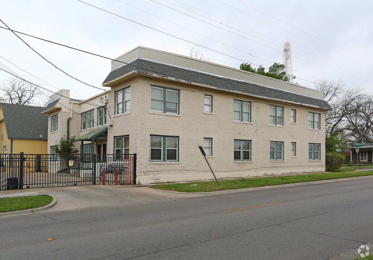 Building Photo - 4422 Sycamore St