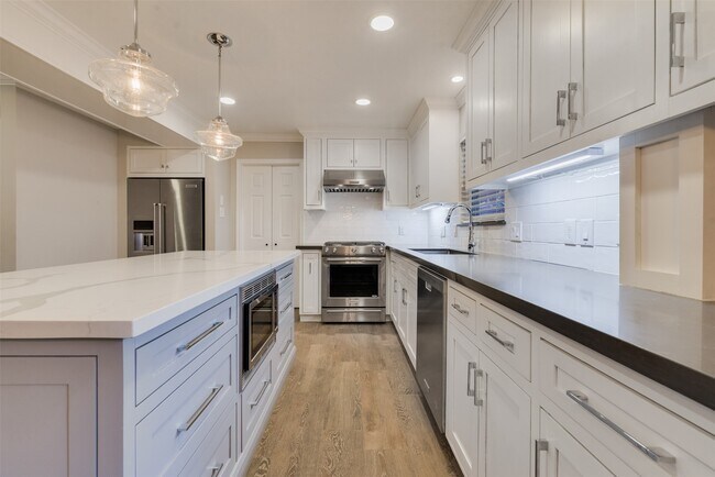 Foto del edificio - 15203 Camelback Ct
