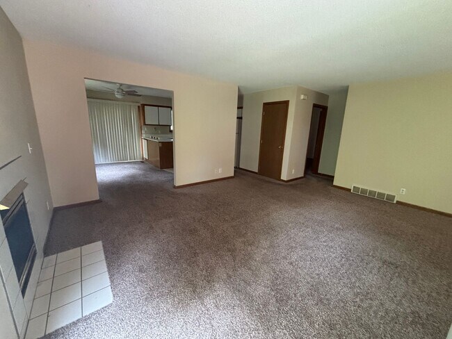 Building Photo - 2135 S 46th Ave