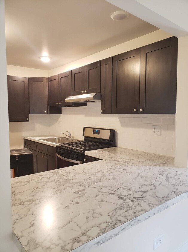 Kitchen - 148 Hill Ave