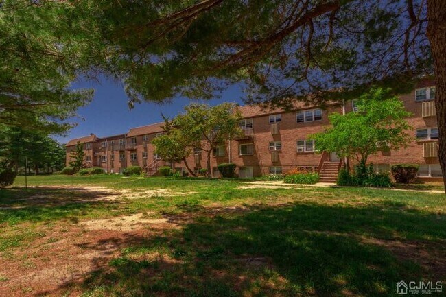 Foto del edificio - 382 College Dr
