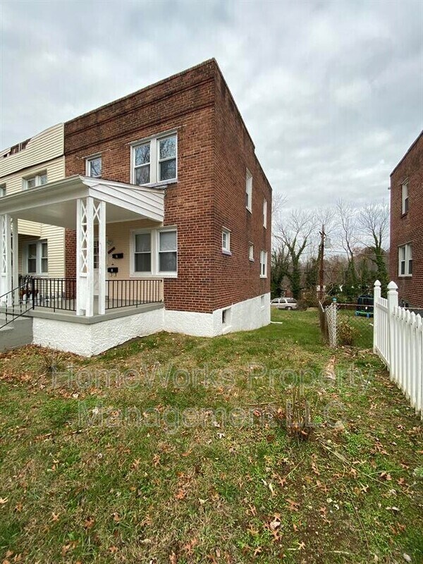 Foto del edificio - 4130 Woodhaven Ave