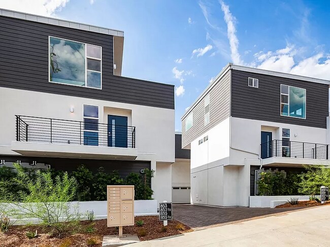 Foto del edificio - 857 Hyperion Ave