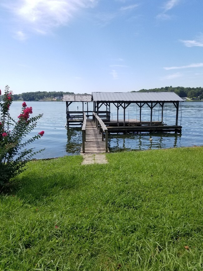 Building Photo - 134 Robbins Rd