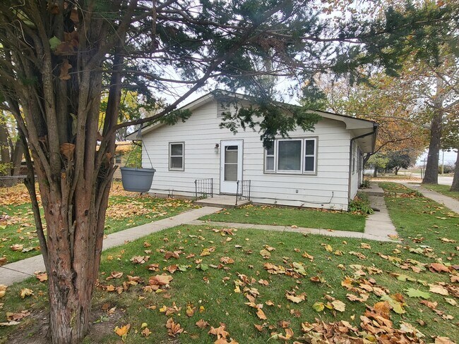 Building Photo - 709 Evans Ave