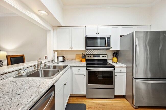 Building Photo - 235 Golden Bear Dr