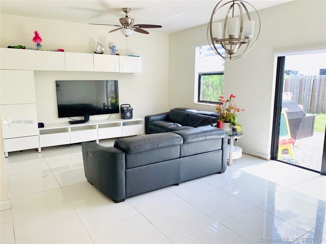 Foto del edificio - 8885 NW 103rd Ave