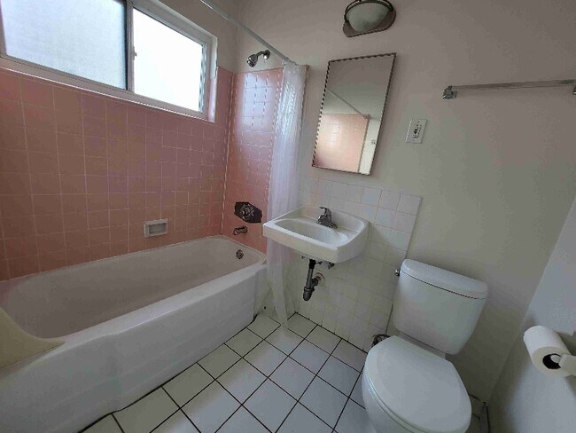 Foto del edificio - 2364 Walgrove Ave
