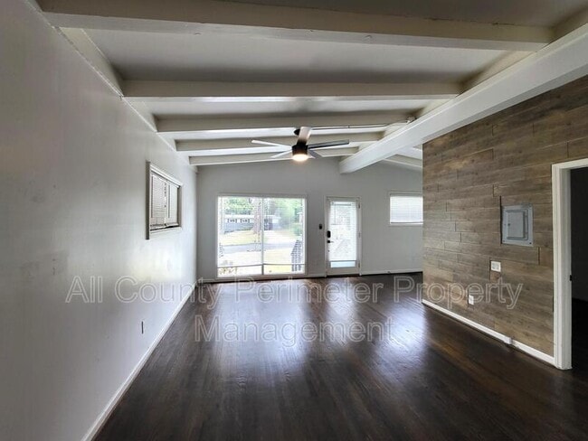 Building Photo - 2846 Monterey Dr