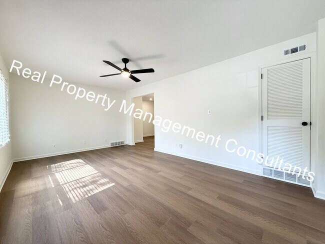 Foto del edificio - 4 Bed 2 Bath Prairie Village ranch style home!