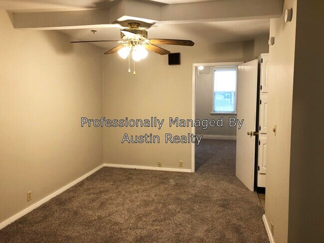 Building Photo - 6318 W Park Ave