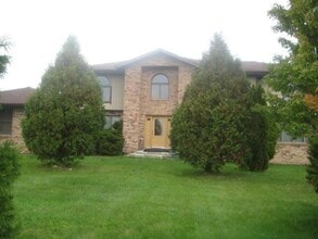 Building Photo - 72 W Willis Rd