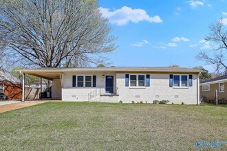 Building Photo - 2220 Viscount Dr NW