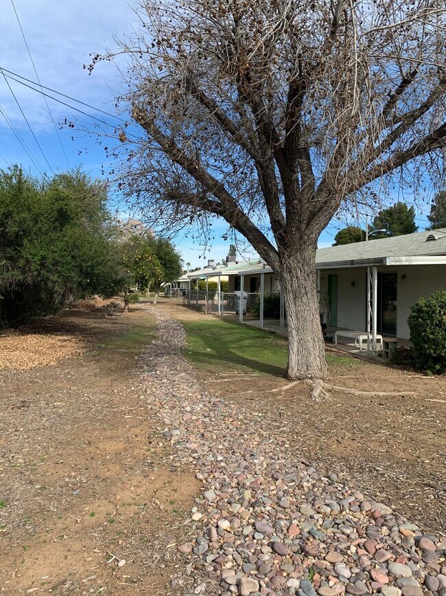 Foto del edificio - Adorable Patio Home in 55+ Community- COMI...