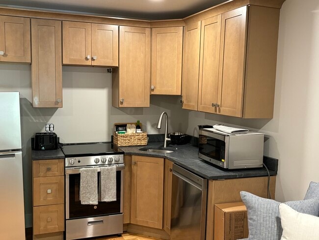 Building Photo - 23 Main St