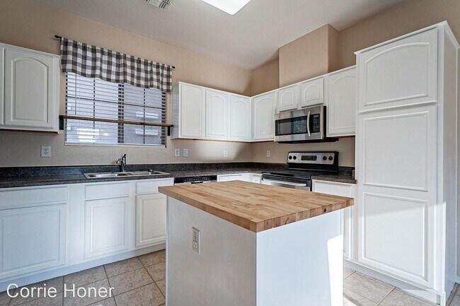 Foto del edificio - 2 br, 2.5 bath House - 1962 E Emily Ln
