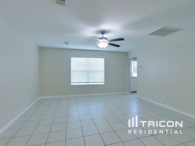 Building Photo - 733 Totem Trail Dr