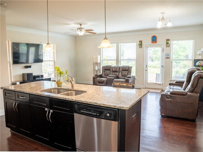 Building Photo - 10643 Naramore Ln