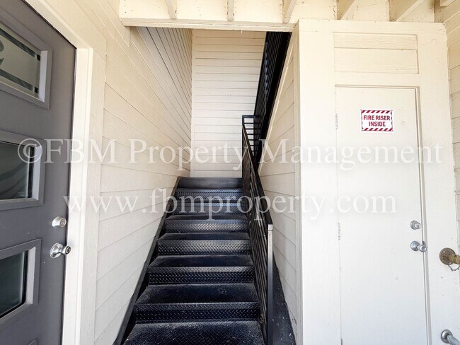 Building Photo - 1203 N Clay St
