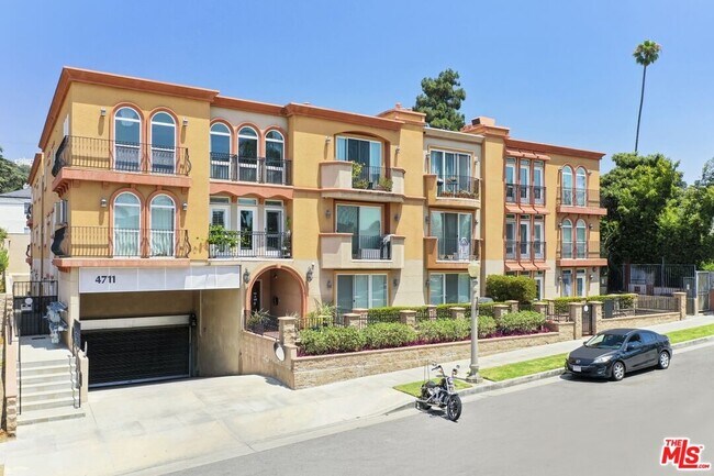 Foto del edificio - 4711 Ambrose Ave