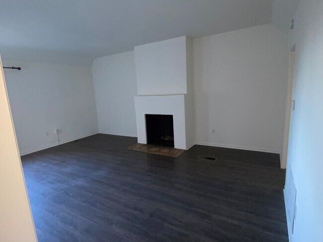 Foto del edificio - 8731 Holloway Dr