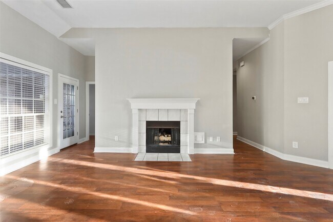 Foto del edificio - 1813 Oakwood Dr E