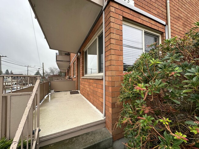 Building Photo - 3203 NW 64th St