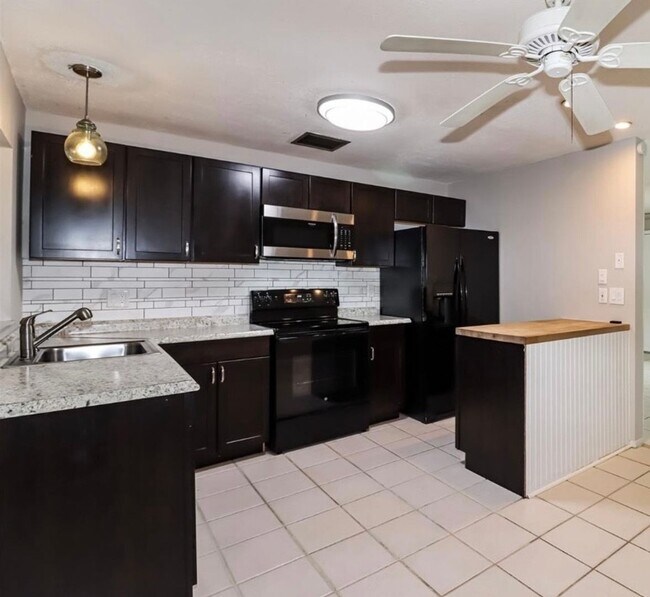 Foto del edificio - Beautiful 2/2 Available now!