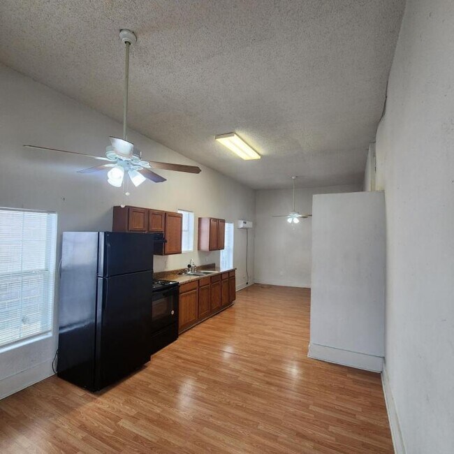 Building Photo - 318 Aransas Ave, 1