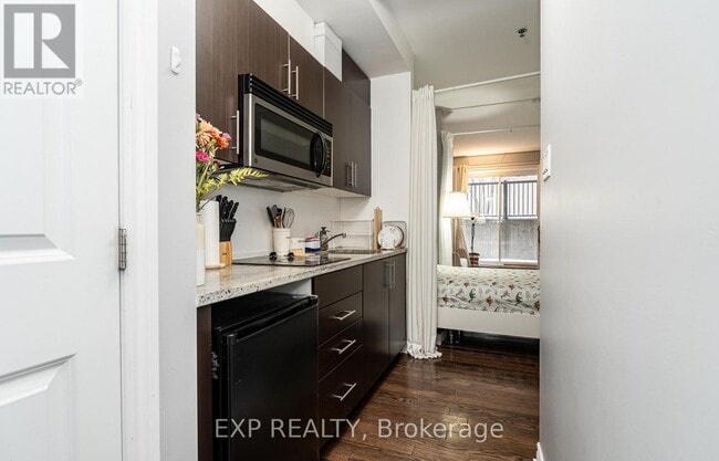 Building Photo - 429 Kent St