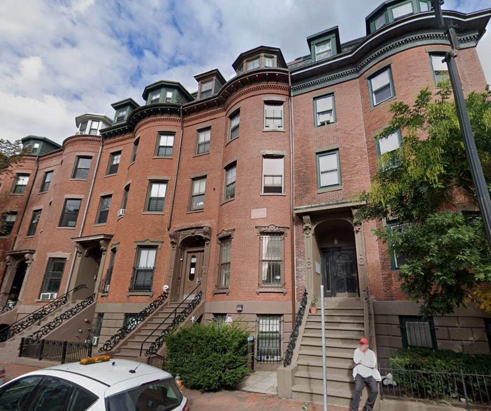 Foto principal - 704 Massachusetts Ave