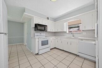 Building Photo - 5703 Green Timbers Dr