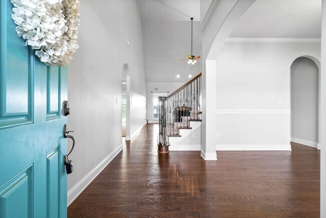 Building Photo - Three Bedroom with Bonus on Exit 8!