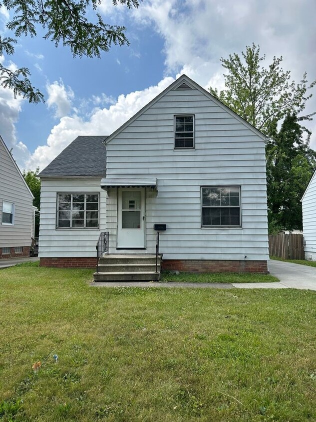 20710 Raymond St, Maple Heights, OH 44137 Townhome Rentals in Maple